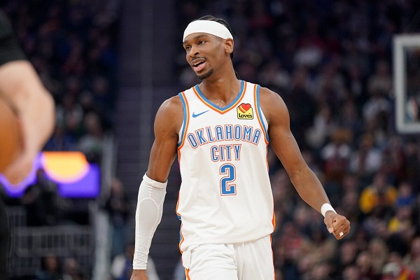 Shai Gilgeous-Alexander se veseli susretu s Kevinom Durantom u otvarajućoj utakmici